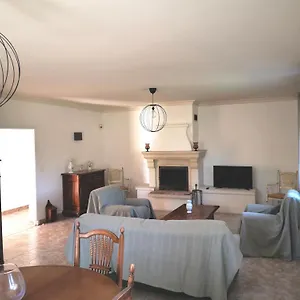 https://aux-portes-du-luberon.fr-provencehotel.com