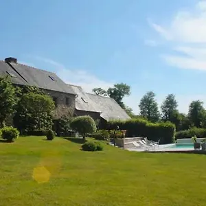 https://magnifique-domaine-du-val-ory-avec-piscine.inbrittany.com