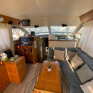 https://nuit-insolite-sur-leau-yacht-rouge.hotels-rhonealpes.com
